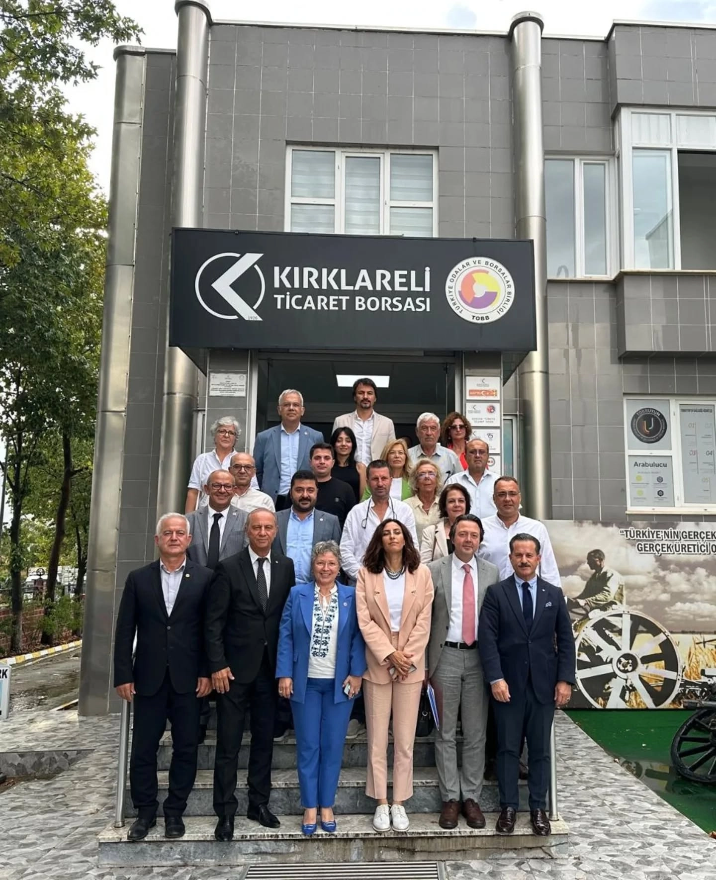 CHP Kırklareli heyeti,Kırklareli  Ticaret Borsası Başkanı, yönetim kurulu üyeleri ile meclis üyelerine  bir ziyaret gerçekleştirdiler