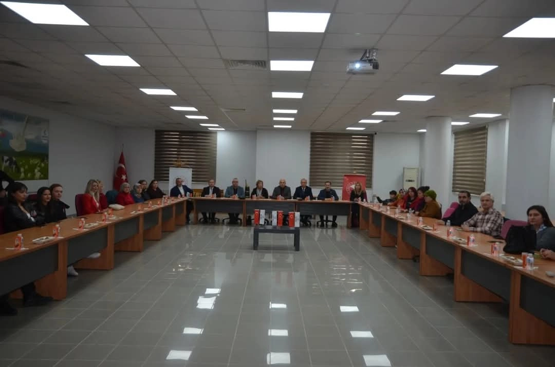 "Pestisit ve Gübre kullanımının Doğal Kaynaklar üzerine Etkisi" konulu panel borsamız toplantı salonunda gerçekleştirildi.
